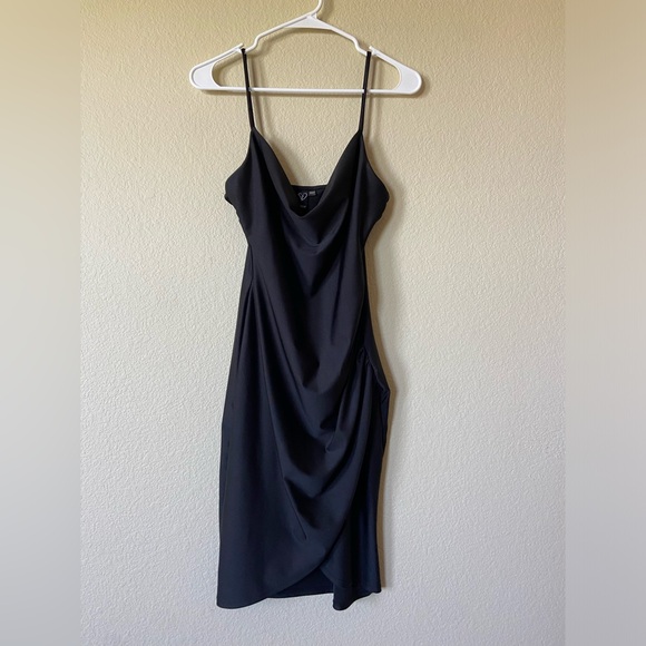 Windsor medium black satin wrap cocktail dress - Picture 4 of 5